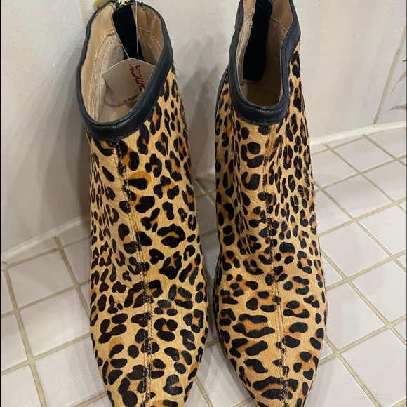 Sweet as hell leopard booties. 9.5 - Picture 1 of 4